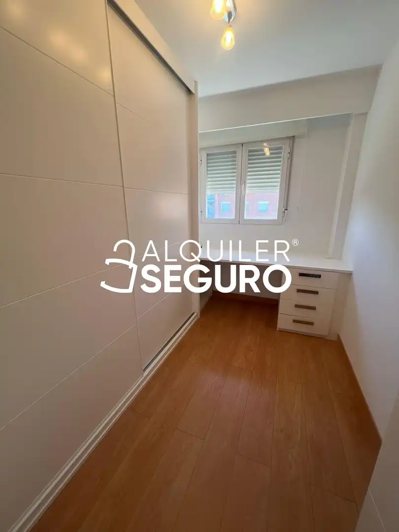 Bedroom of Flat for rent in Madrid  with Air Conditioner, Heating and Terrace