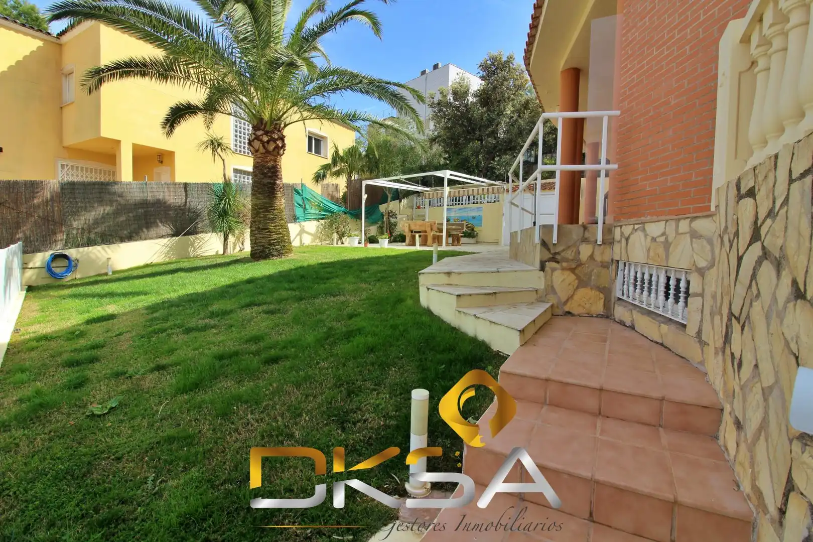 Vista exterior de Casa o xalet en venda en Oropesa del Mar / Orpesa amb Aire condicionat, Jardí privat i Terrassa