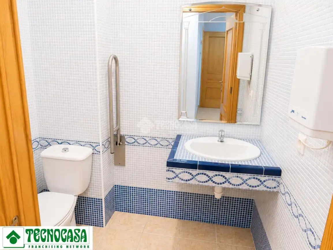 Baño de Local de alquiler en Manises con Aire acondicionado y Amueblado