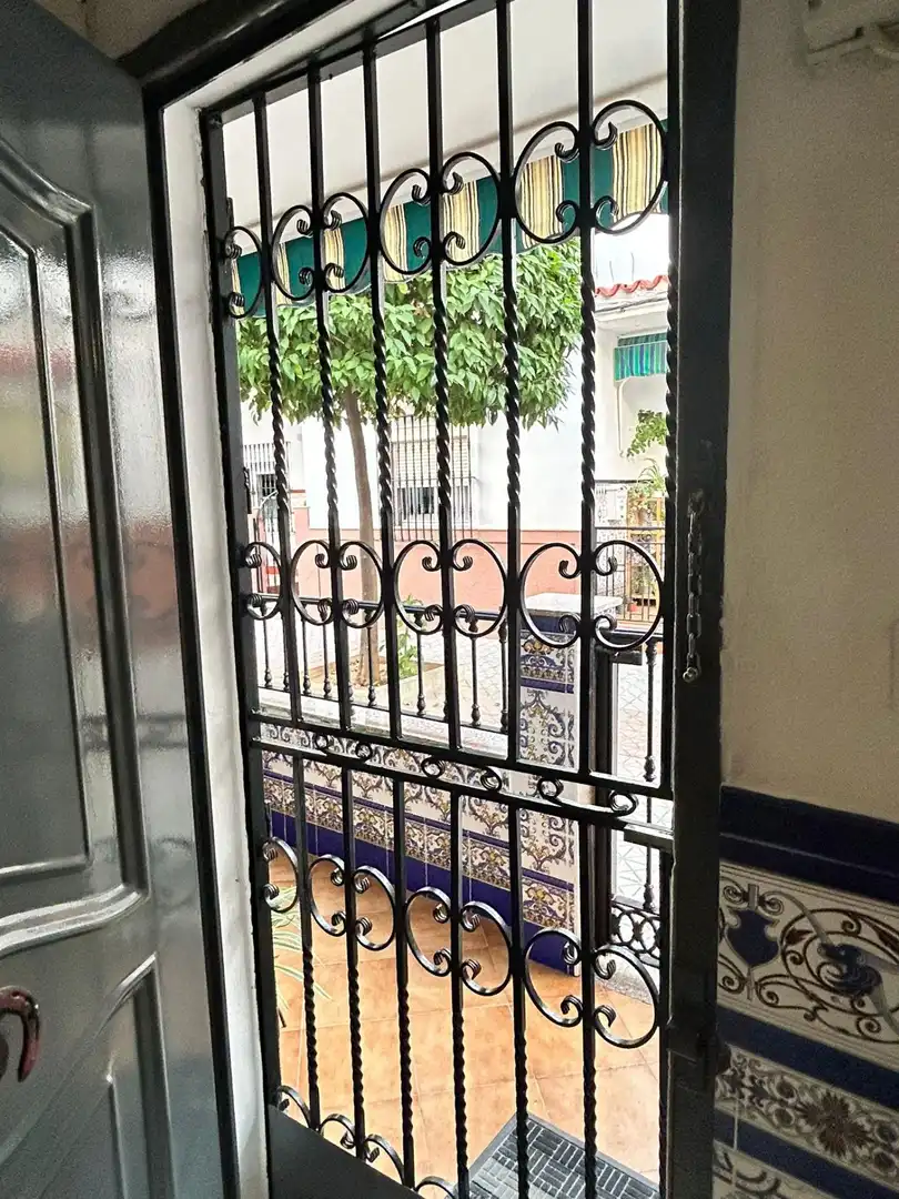 Vista exterior de Casa adosada en venda en Alcalá de Guadaira amb Aire condicionat, Terrassa i Traster