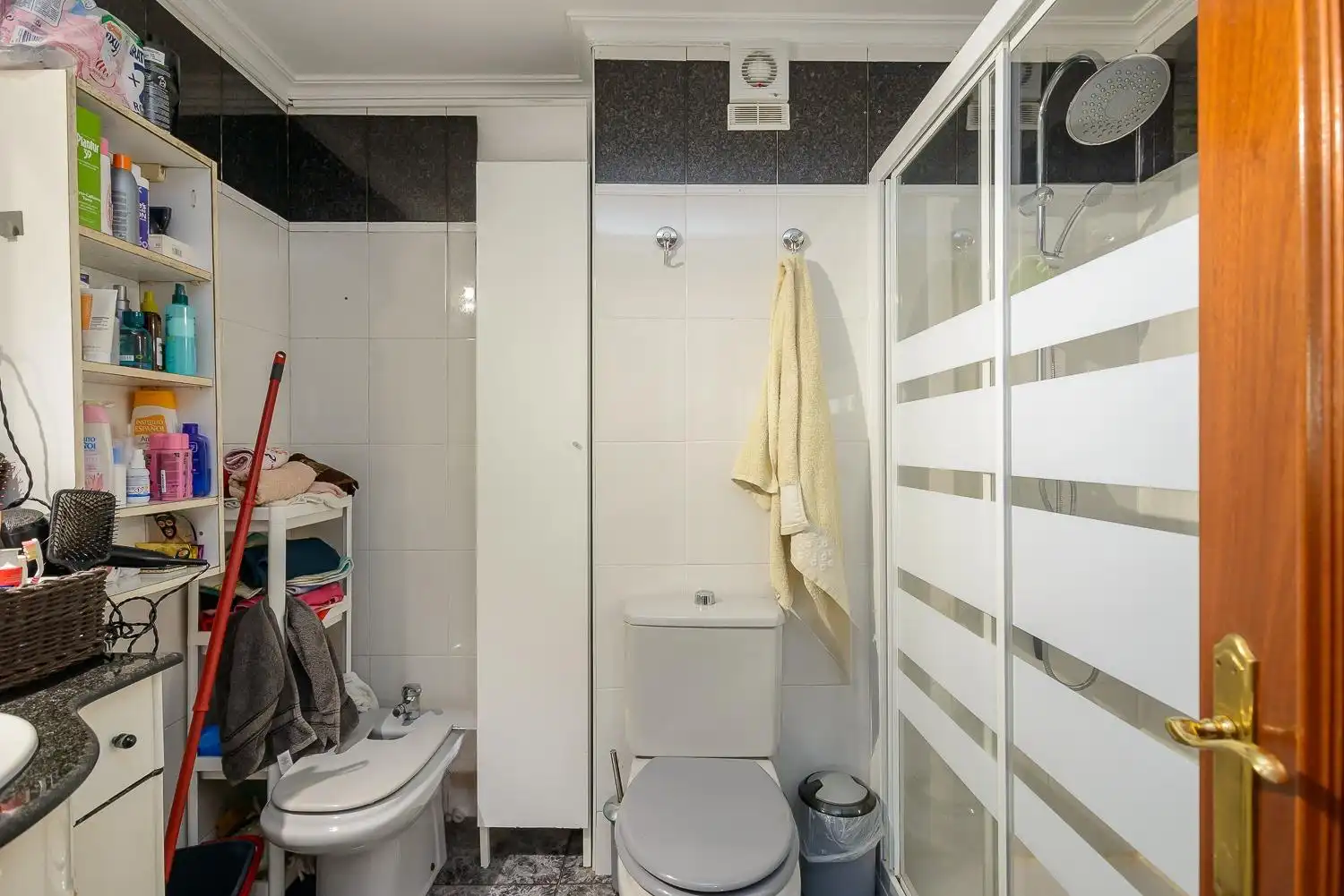 Baño de Piso en venta en Oviedo  con Calefacción, Terraza y Trastero