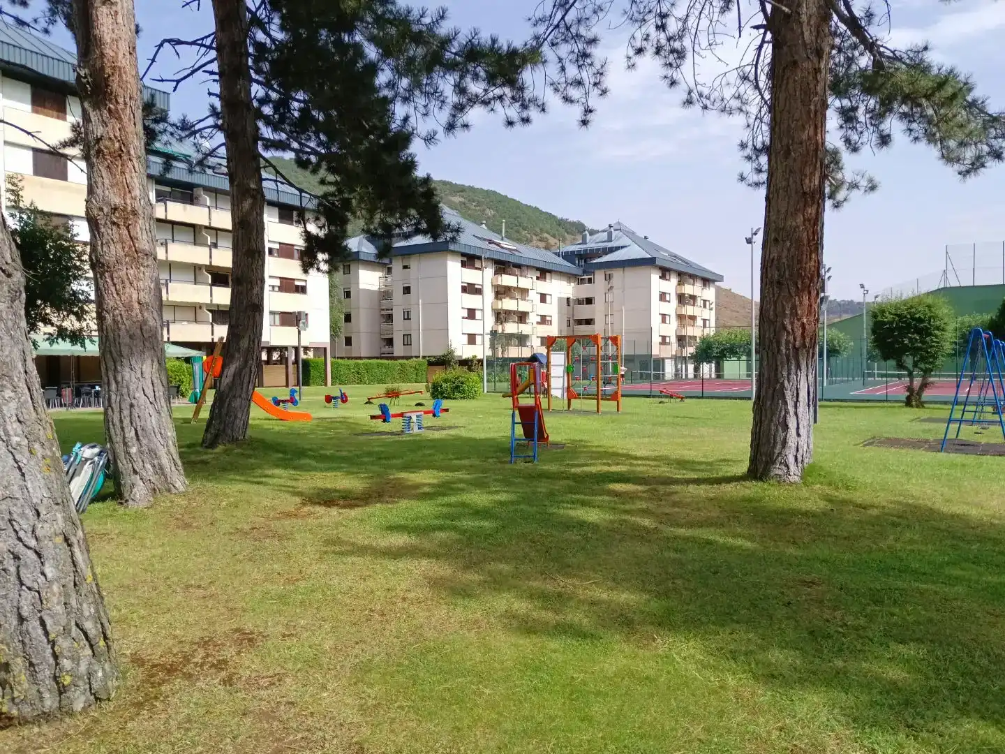 Aparcament de Pis en venda en Ezcaray amb Piscina i Balcó