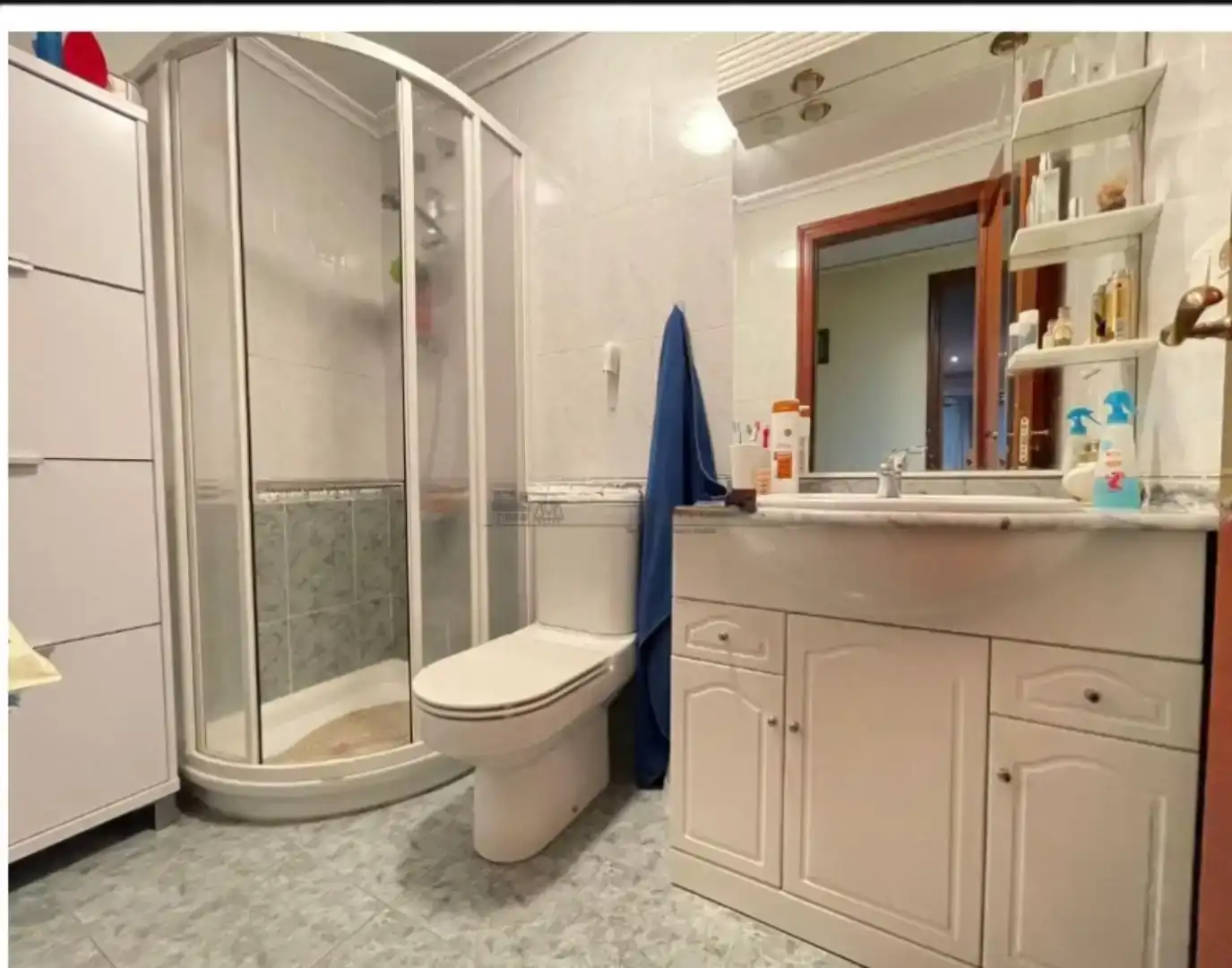 Bathroom of Flat for rent in Ourense Capital   with Parquet flooring, Furnished and Balcony