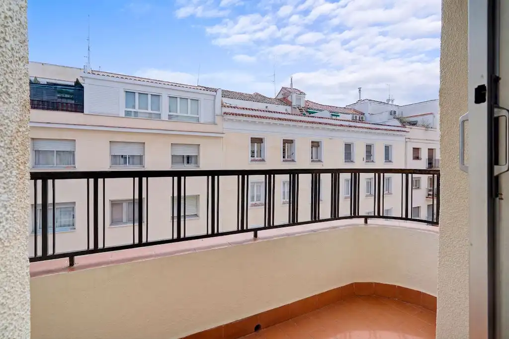 Dormitori de Pis de lloguer en  Madrid Capital amb Aire condicionat, Calefacció i Terrassa