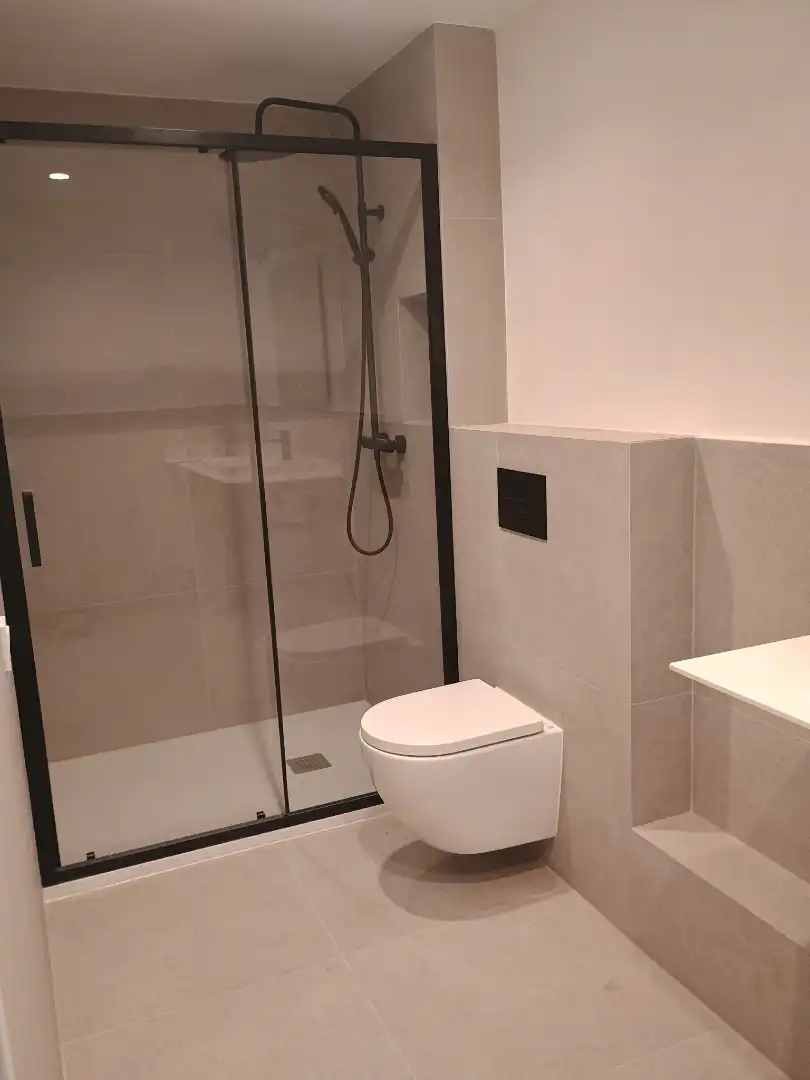 Badezimmer von Wohnung zum Verkauf in Tarragona mit Klimaanlage, Heizung und Parkett