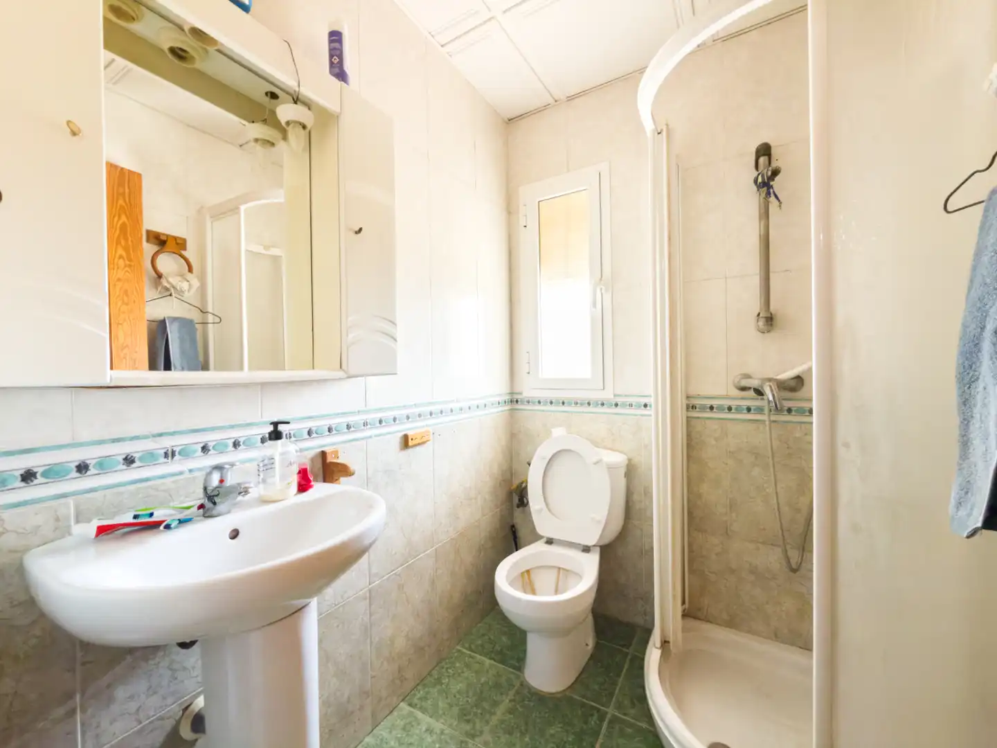 Badezimmer von Haus oder Chalet zum Verkauf in Zújar mit Möbliert, Ofen und Waschmaschine