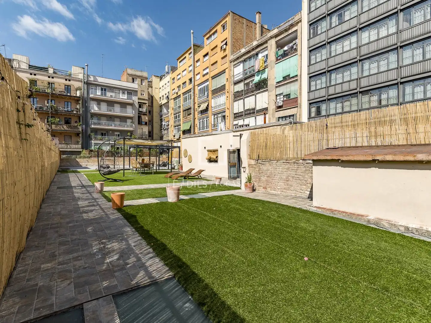 Exterior view of Flat for sale in Barcelona  with Air Conditioner, Private garden and Terrace