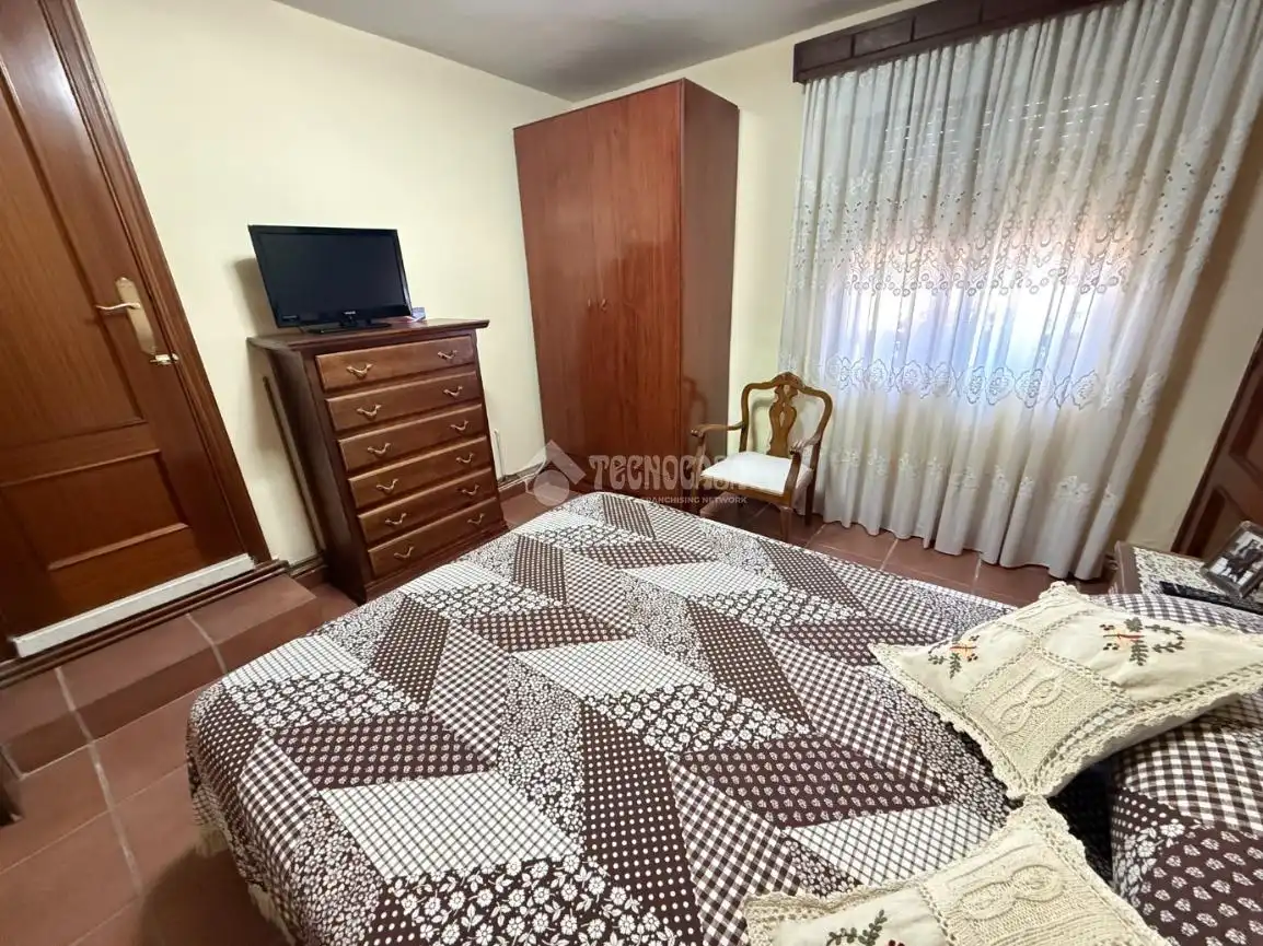 Habitación de Casa adosada en venta en Lucillos con Aire acondicionado y Calefacción