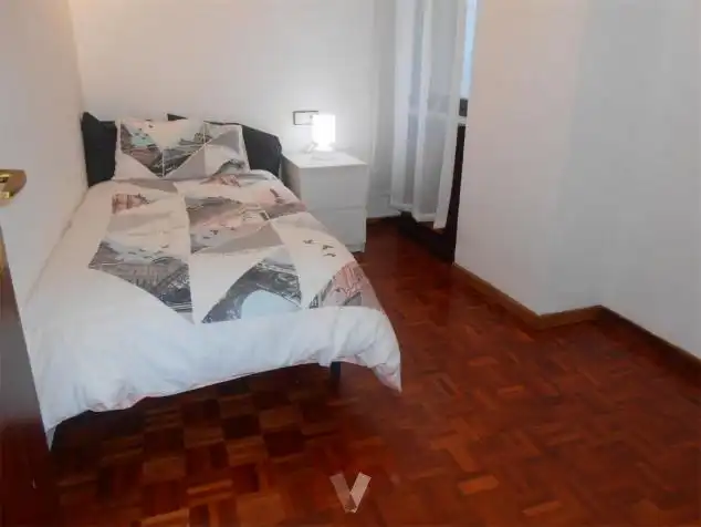 Habitación de Piso de alquiler en Oviedo  con Calefacción, Terraza y Amueblado