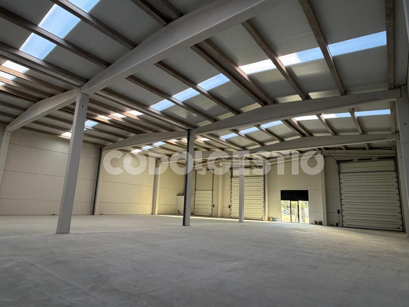 Industrial buildings to rent in Vic