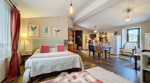 Se vende Casa con Dos Viviendas, Piscina y Vistas Panorámicas cerca de Comares
