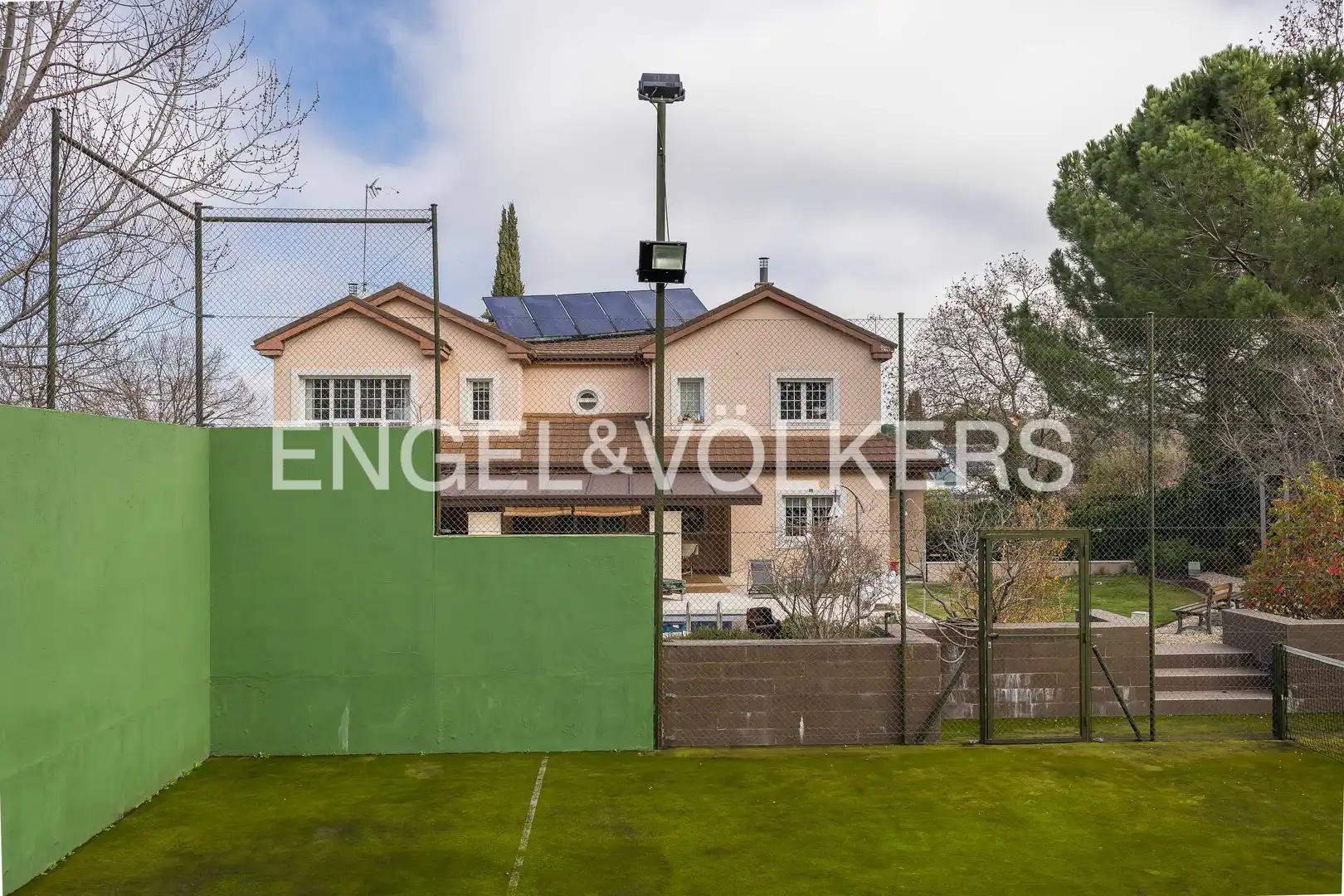 Vista exterior de Casa o chalet en venta en Boadilla del Monte con Aire acondicionado, Calefacción y Jardín privado