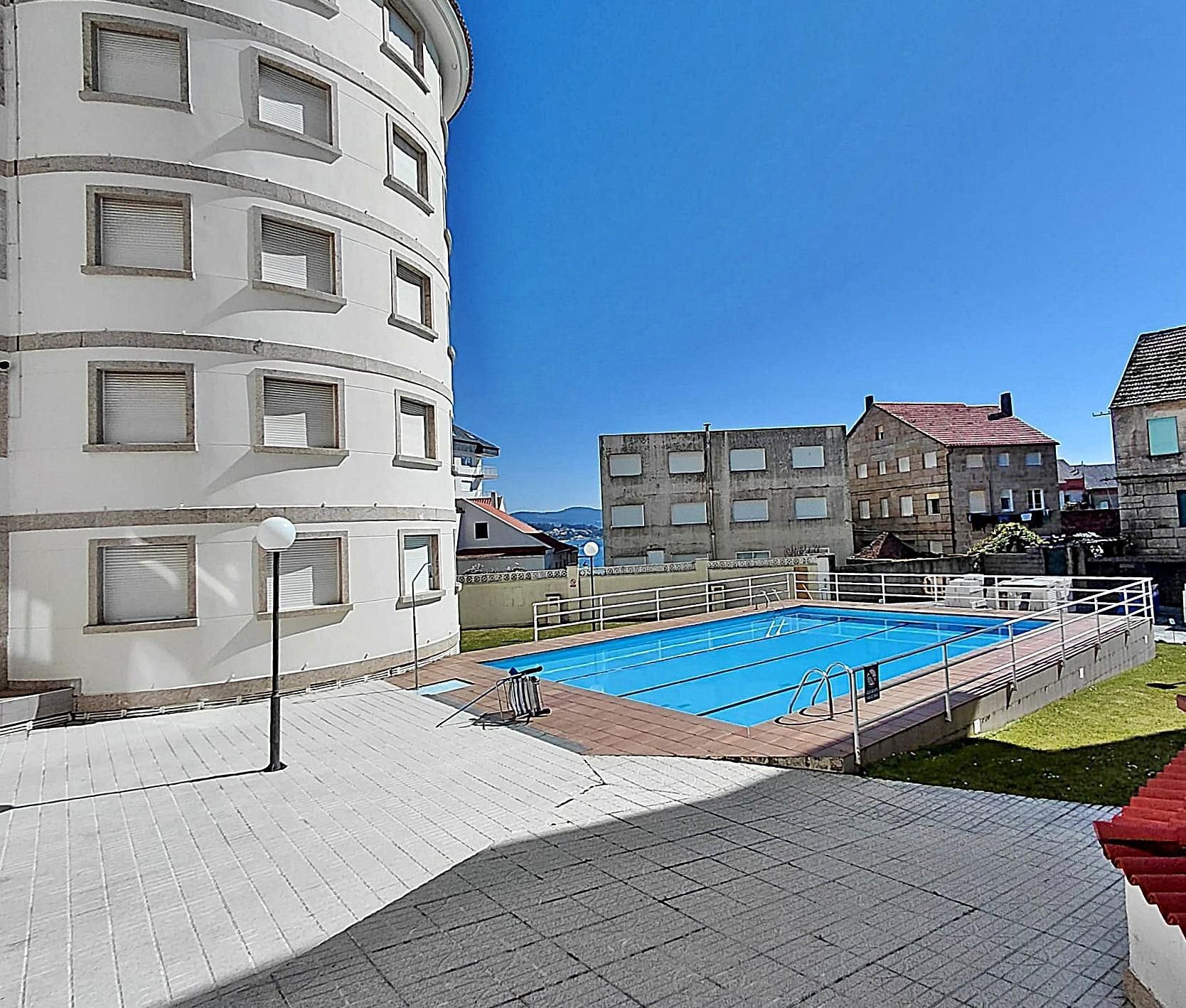 Schwimmbecken von Wohnung zum Verkauf in Sanxenxo mit Privatgarten, Abstellraum und Möbliert