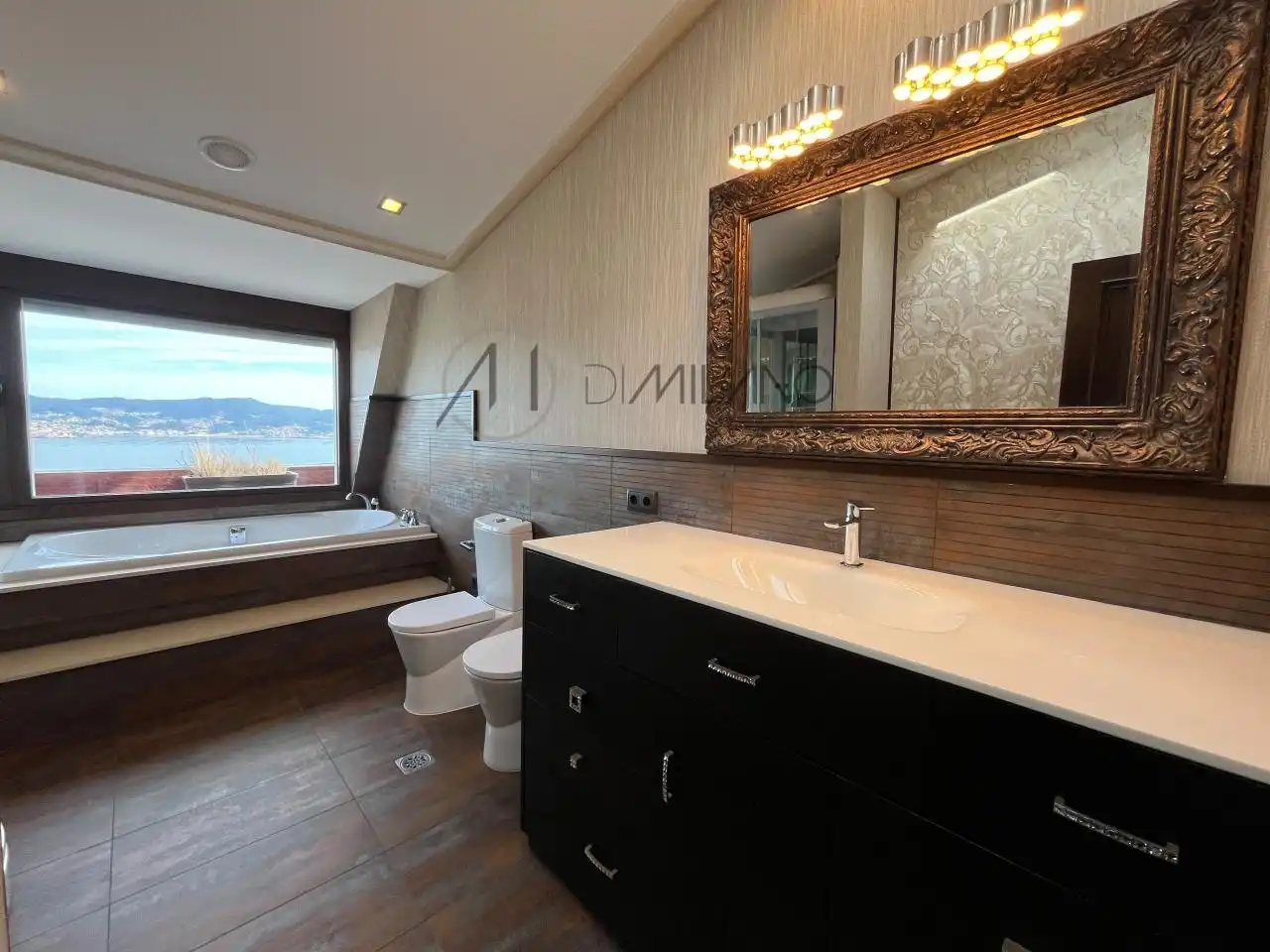 Baño de Dúplex de alquiler en Vigo  con Calefacción, Parquet y Trastero