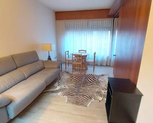 Sala d'estar de Apartament de lloguer en Bilbao  amb Calefacció, Moblat i Forn