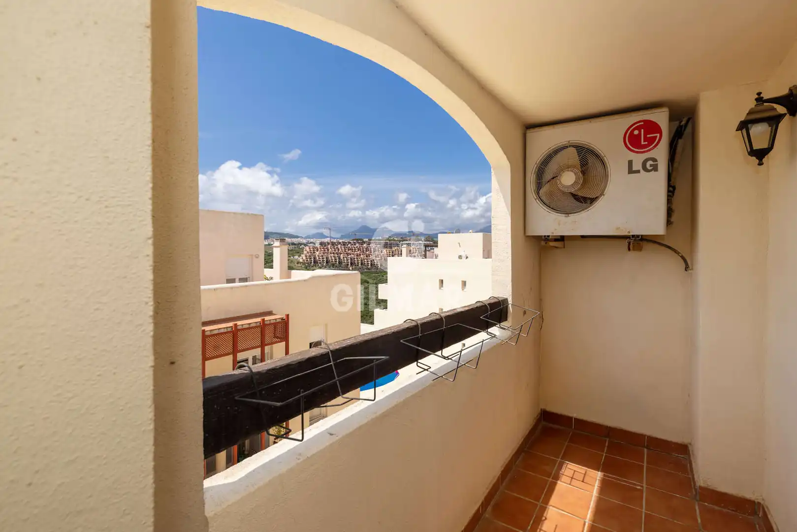 Vista exterior de Dúplex en venda en Manilva amb Calefacció, Traster i Balcó