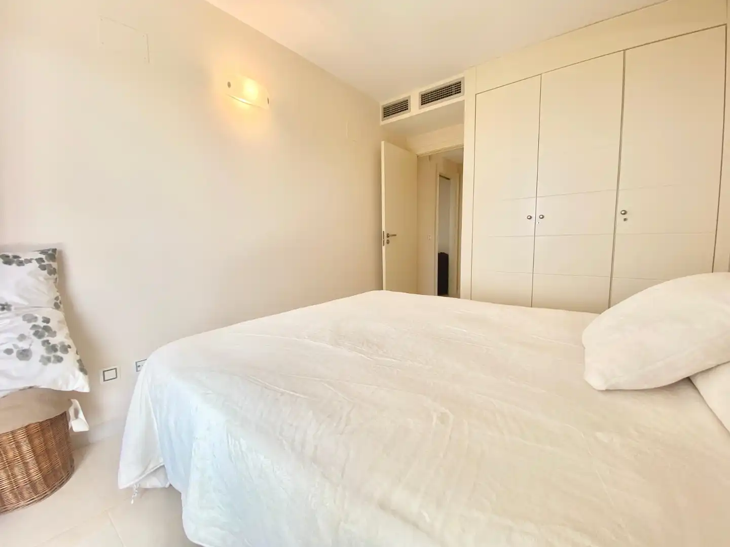 Habitación de Apartamento de alquiler en Benidorm con Aire acondicionado, Calefacción y Terraza