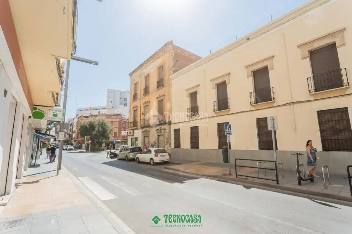 Vista exterior de Piso en venta en Almería