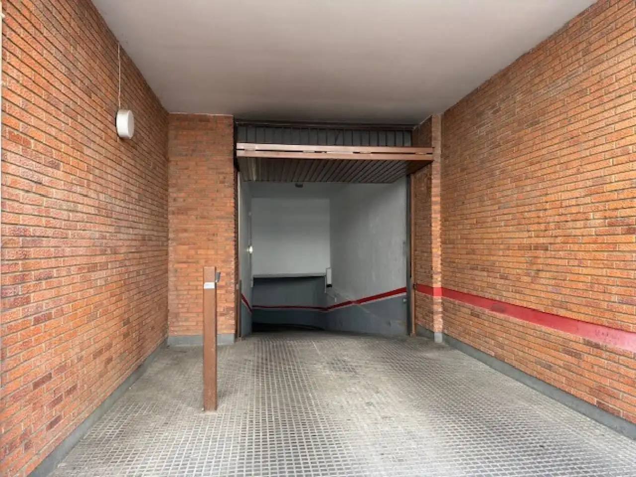 Aparcament de Apartament en venda en León Capital  amb Calefacció i Parquet