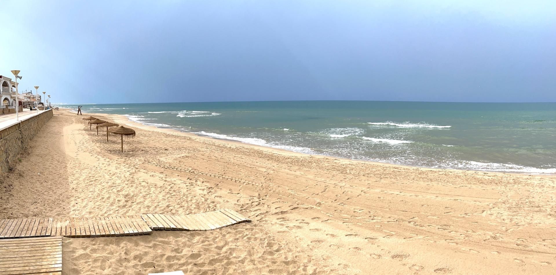 Exterior view of Planta baja for sale in Piles