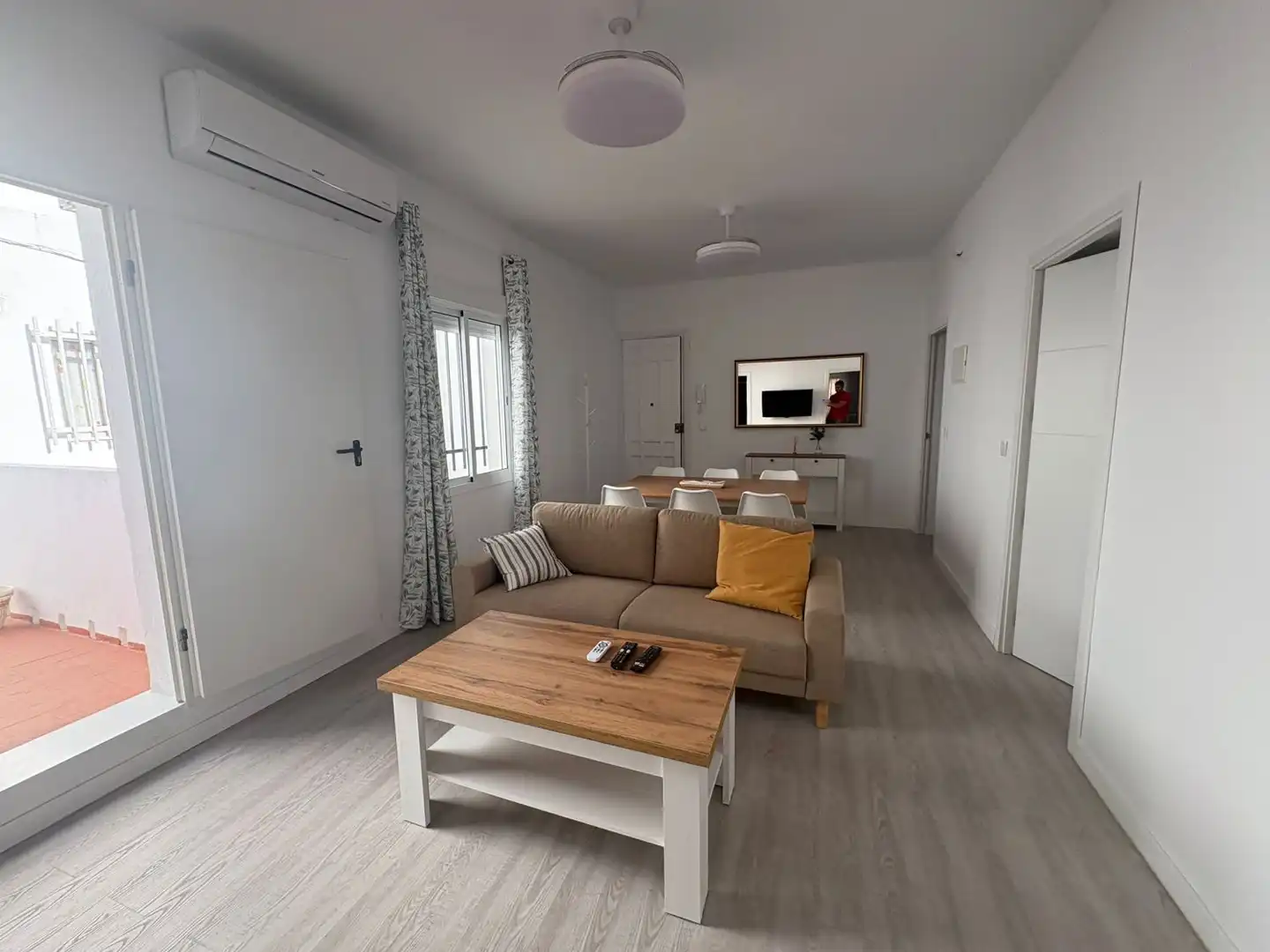 Sala d'estar de Pis de lloguer en Huelva amb Terrassa i Moblat