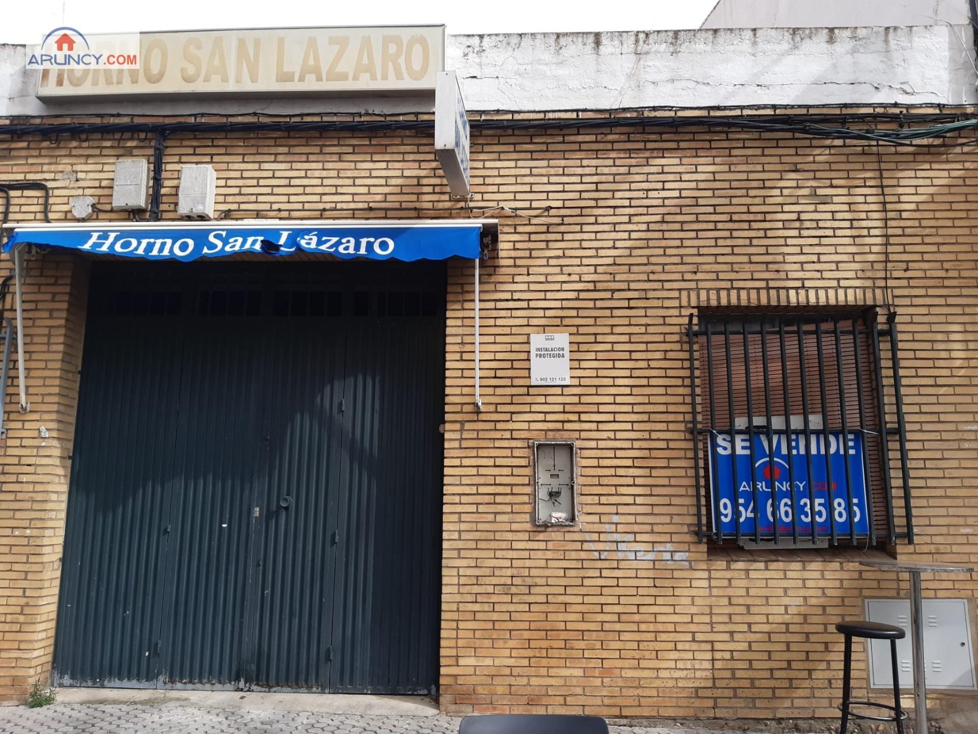 Exterior view of House or chalet for sale in  Sevilla Capital