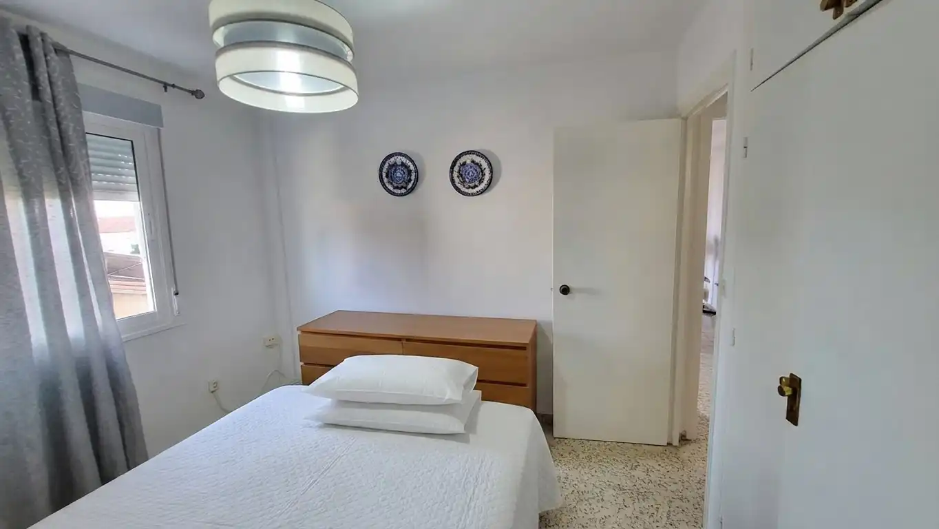 Dormitori de Pis de lloguer en Rincón de la Victoria amb Terrassa, Moblat i Forn