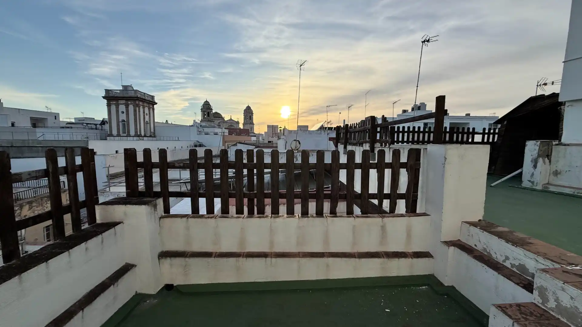 Vista exterior de Piso en venta en Cádiz con Terraza