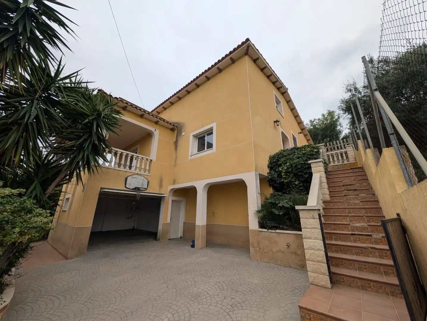 Vista exterior de Casa o xalet en venda en El Vendrell amb Jardí privat