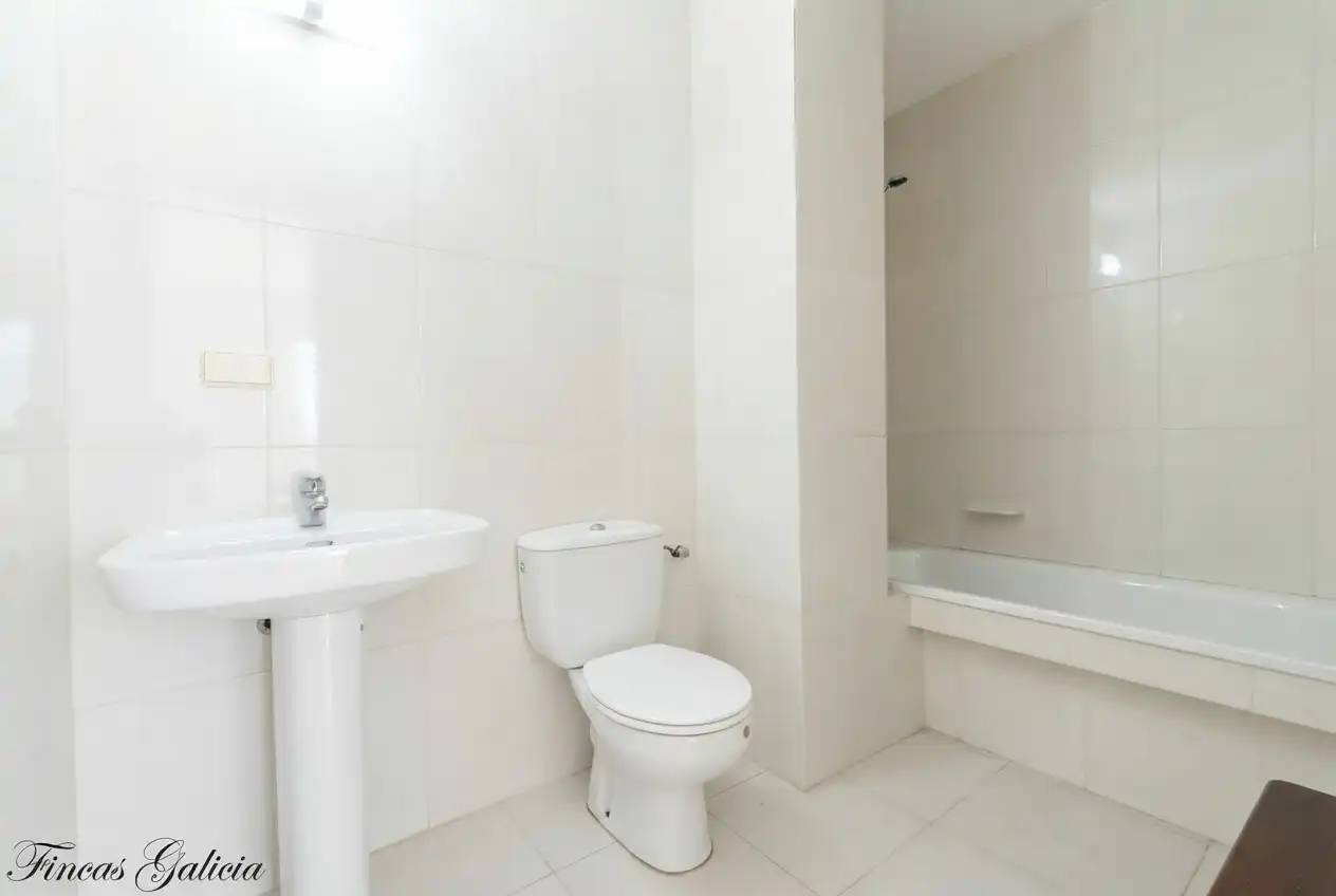 Bathroom of Flat for sale in Verín  with Heating, Storage room and Balcony