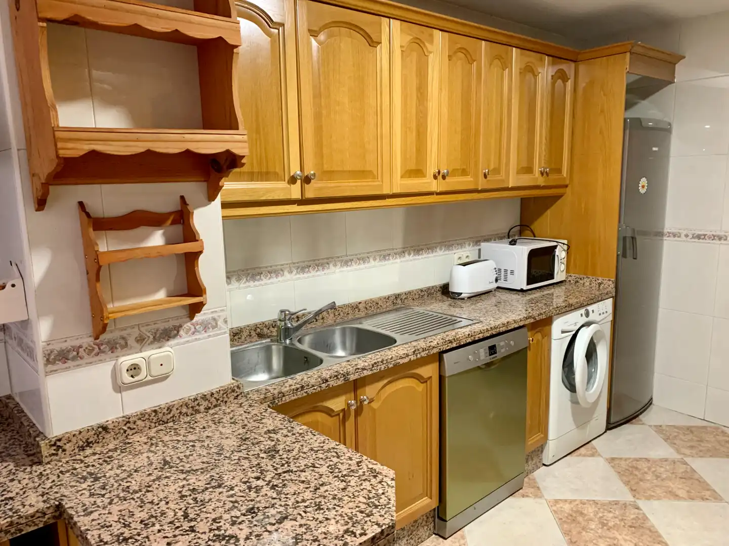 Cocina de Piso de alquiler en Granada con Aire acondicionado, Calefacción y Amueblado