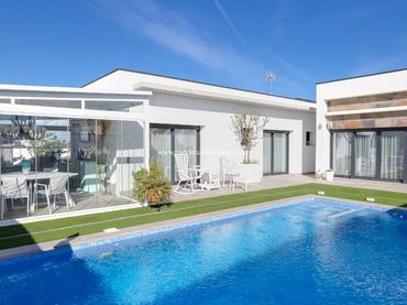 Casa amb balcó en venda a Formentera del Segura