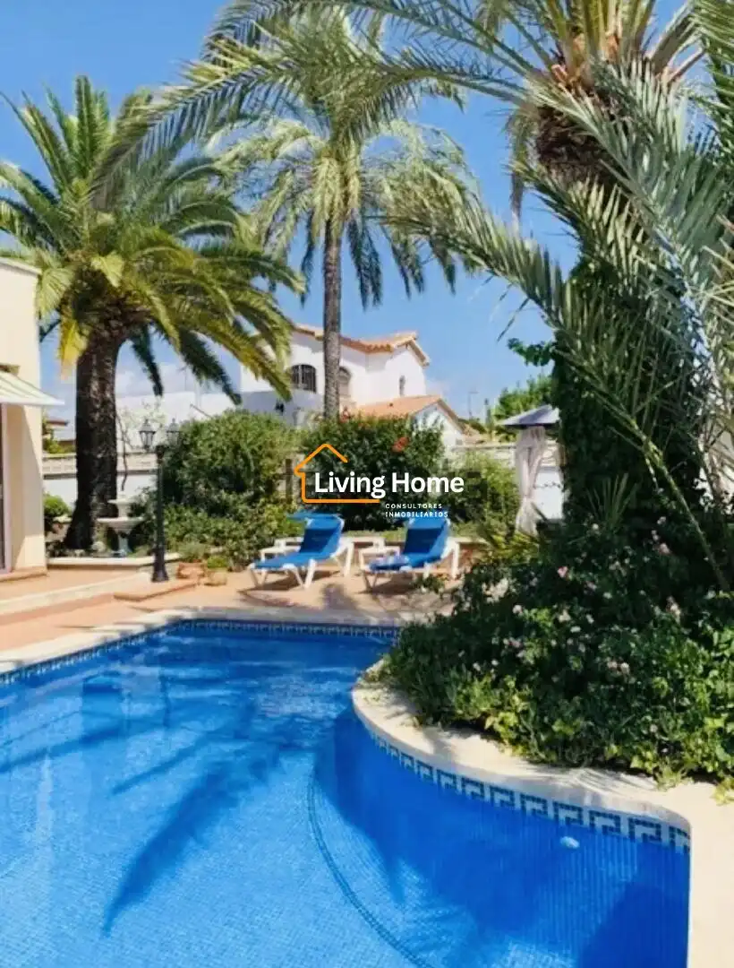 Exterior view of Houses for sale in Cambrils