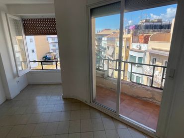 Pis amb balcó en venda a Carrer d'Àngel Guimerà