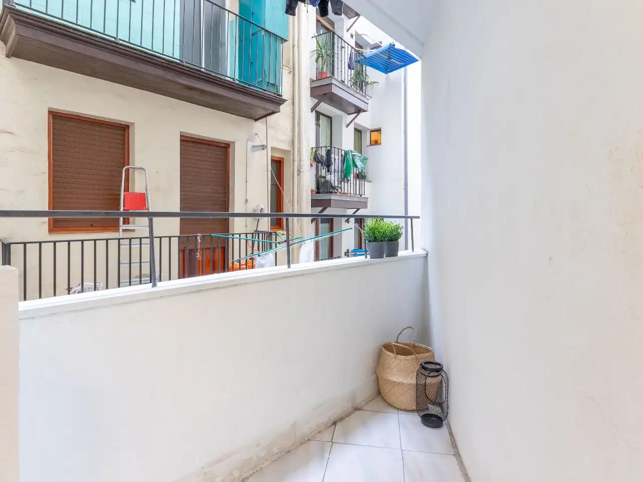Balcony of Flat for share in Bilbao   with Heating, Oven and Washing machine