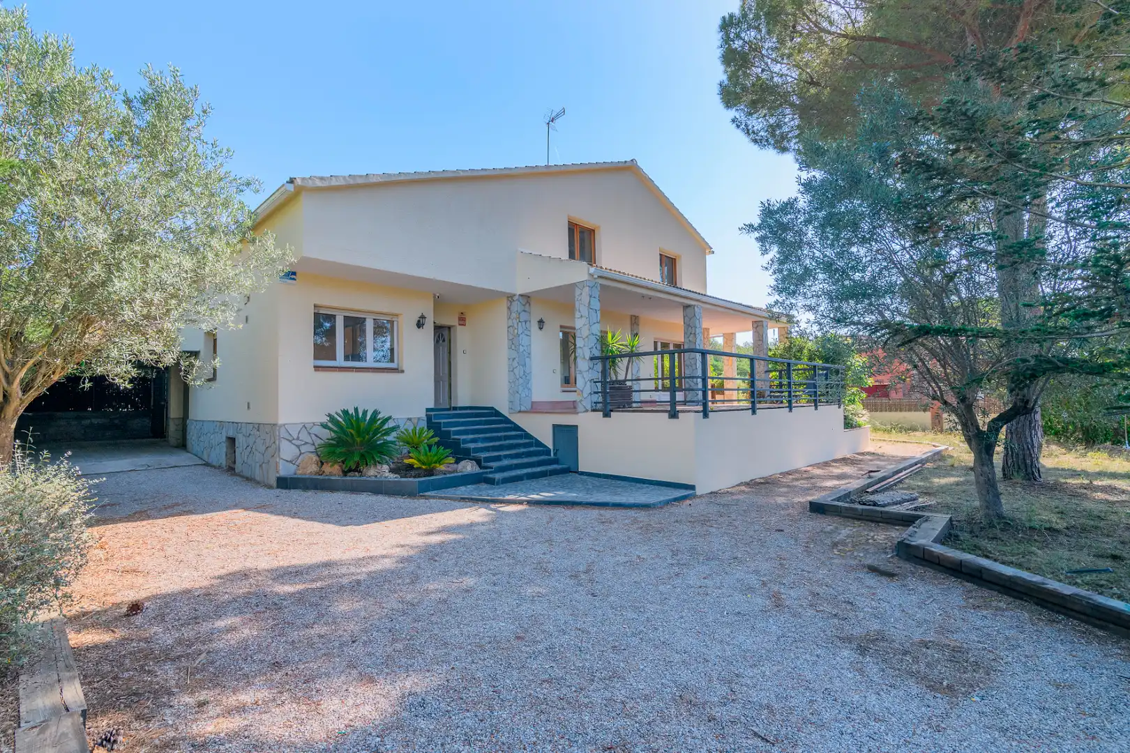 Vista exterior de Casa o chalet de alquiler en Begues con Calefacción, Jardín privado y Terraza