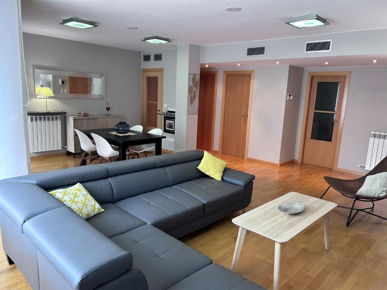 Living room of Flat for sale in  Zaragoza Capital  with Air Conditioner, Heating and Terrace