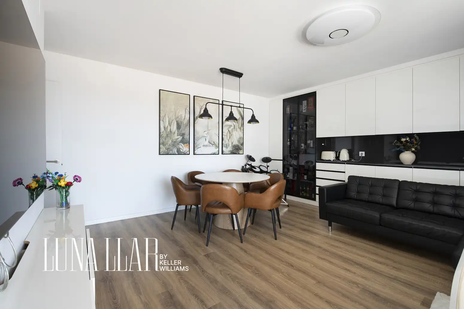 Comedor de Piso en venta en Cornellà de Llobregat con Aire acondicionado, Calefacción y Jardín privado