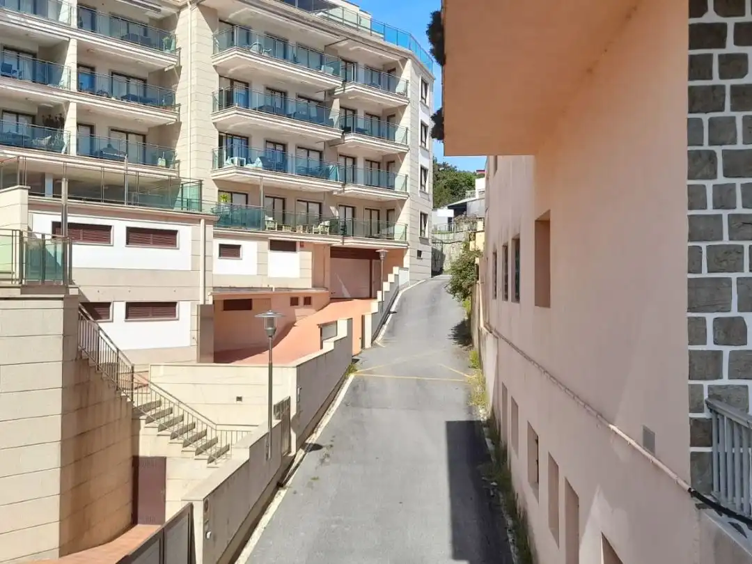 Außenansicht von Garage zur Miete in Sanxenxo mit Alarm