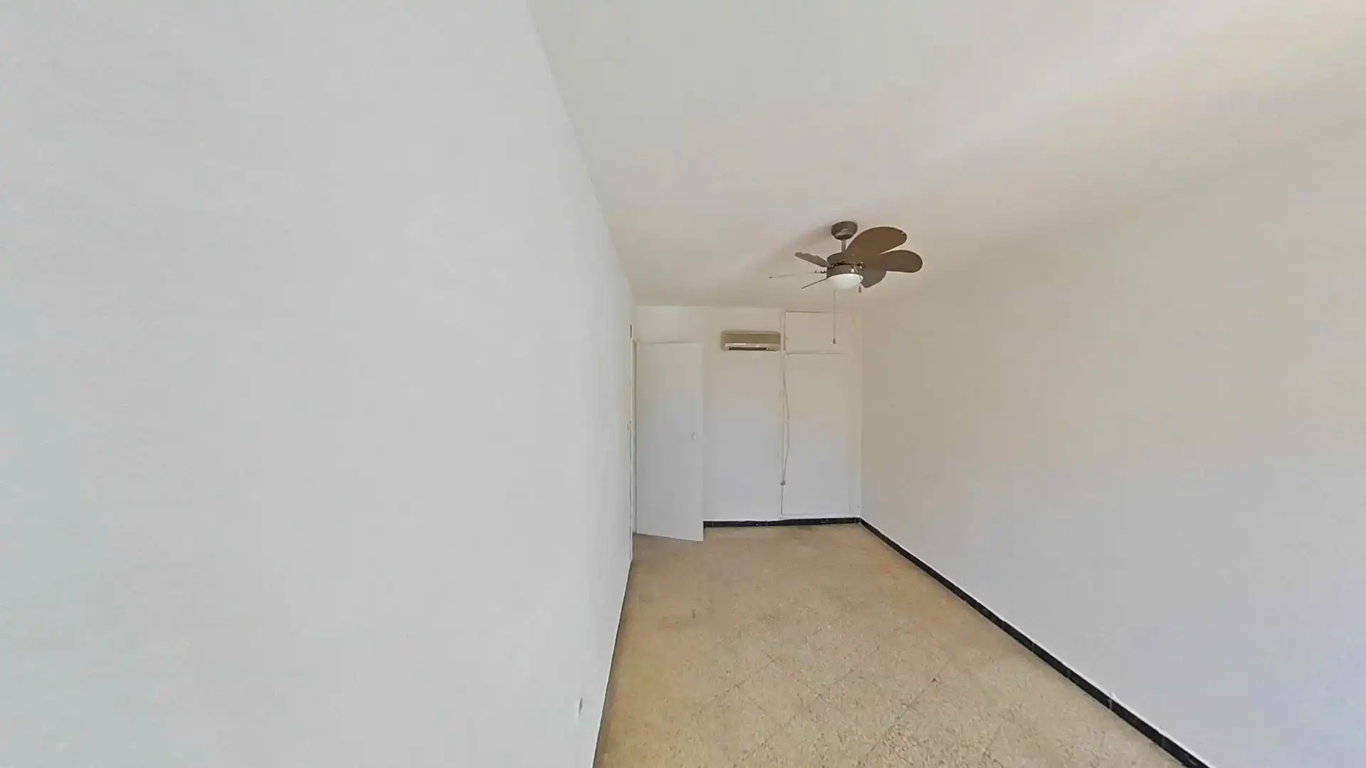 Habitación de Piso en venta en Sevilla con Aire acondicionado y Balcón