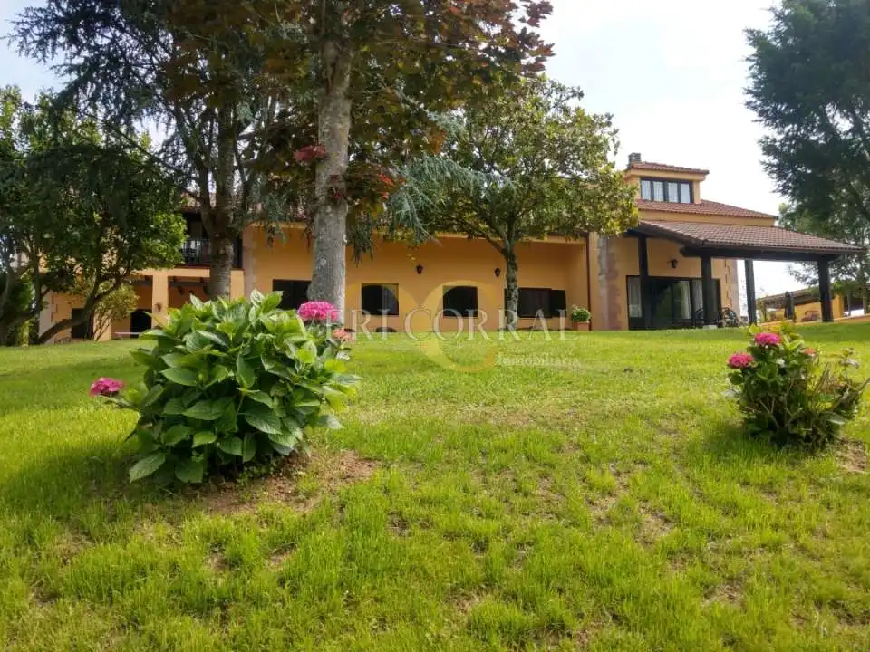 Jardín de Edificio en venta en Llanes