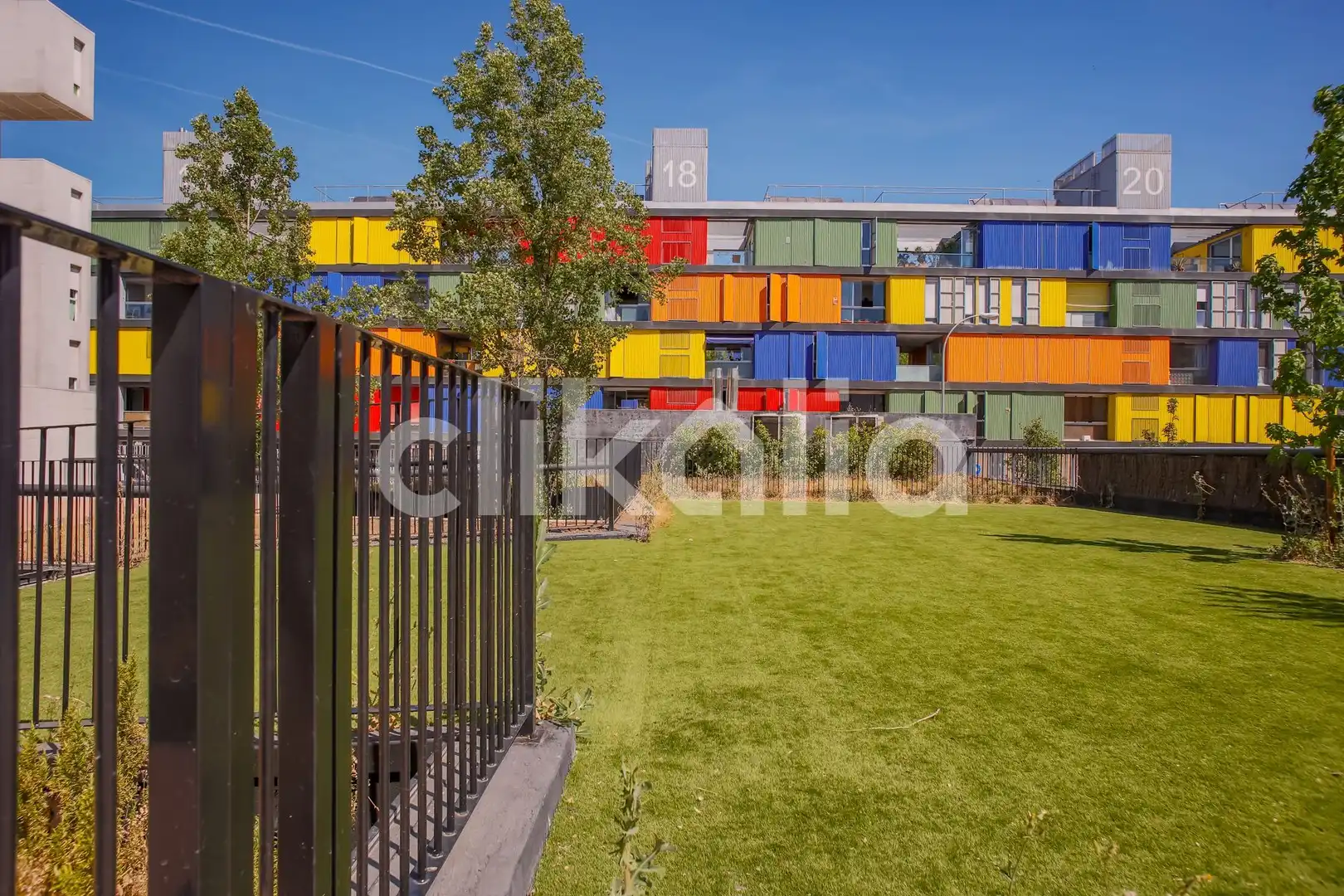 Vista exterior de Piso en venta en Madrid con Calefacción, Terraza y Trastero