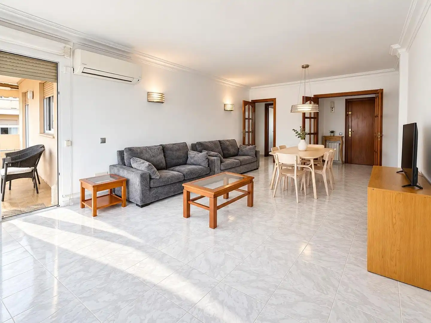 Appartamento con terrazza in affitto a Ponent, imagen 2