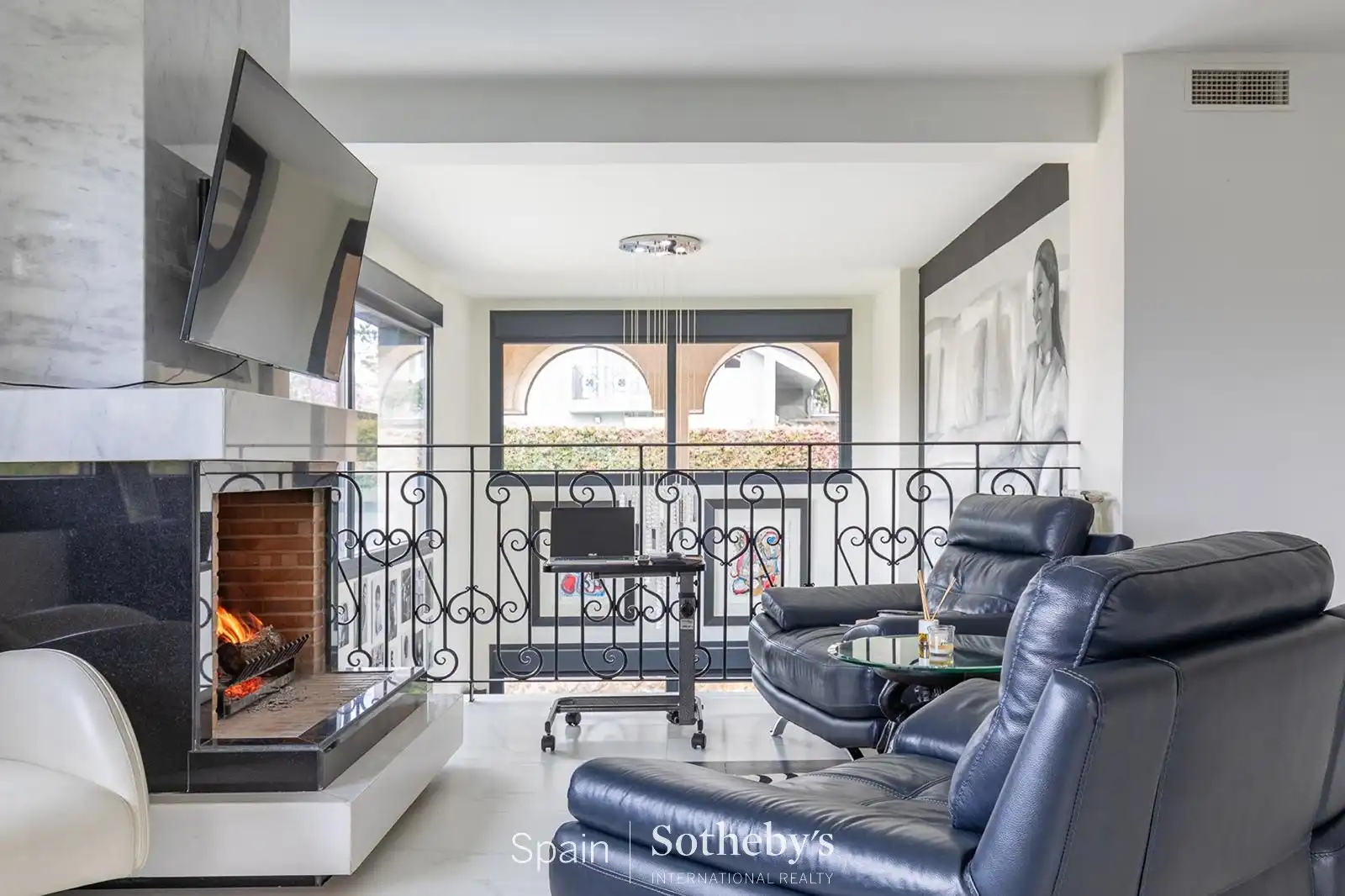 Sala d'estar de Casa o xalet en venda en Madrid amb Aire condicionat, Jardí privat i Terrassa
