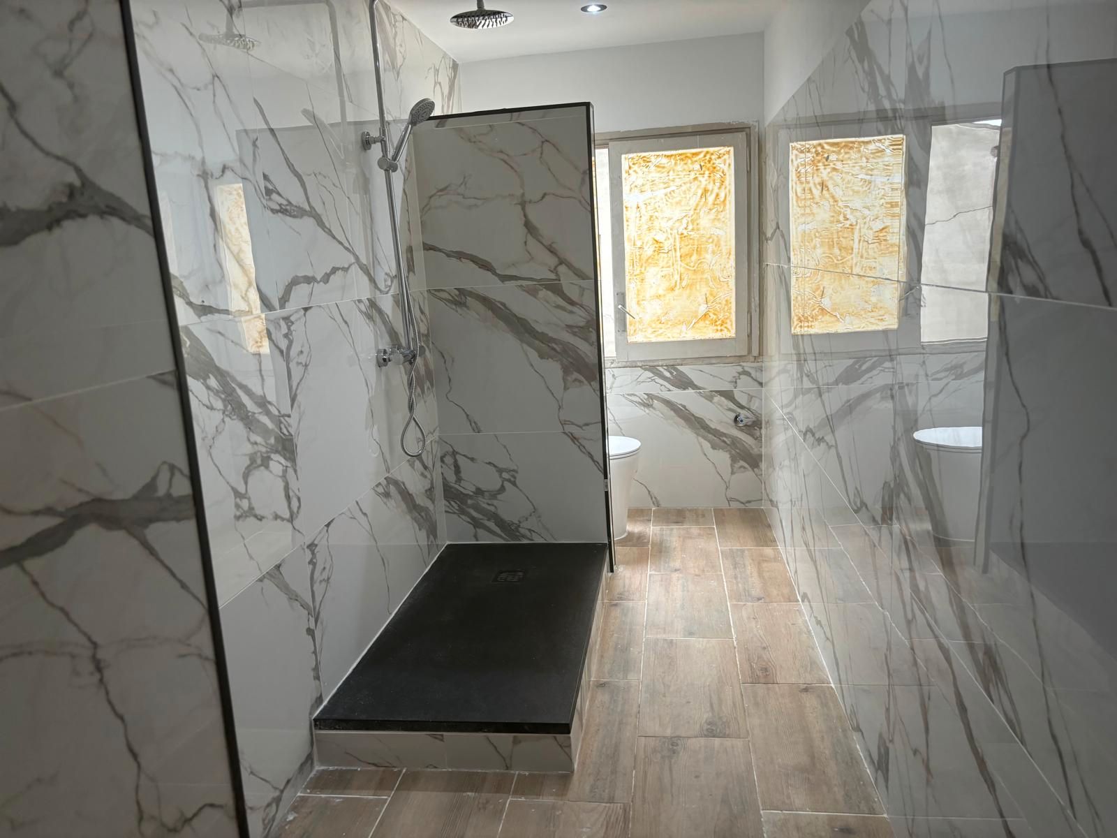 Bathroom of Box room for sale in Vic