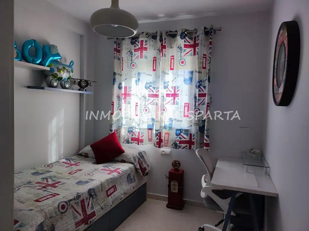 Habitación de Casa adosada en venta en Coria del Río con Aire acondicionado, Terraza y Trastero