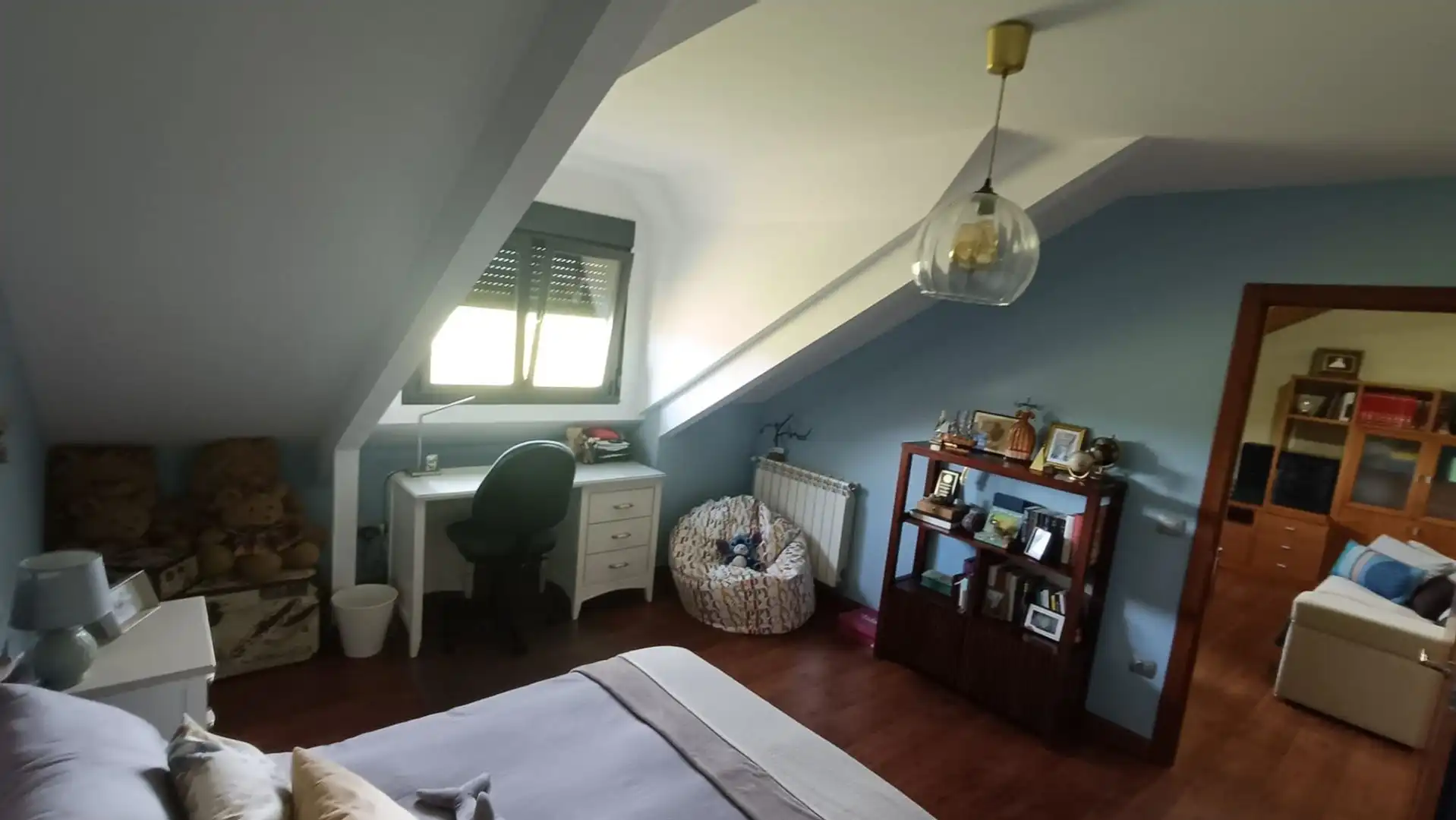 Dormitori de Casa o xalet en venda en Carracedelo amb Calefacció, Jardí privat i Terrassa