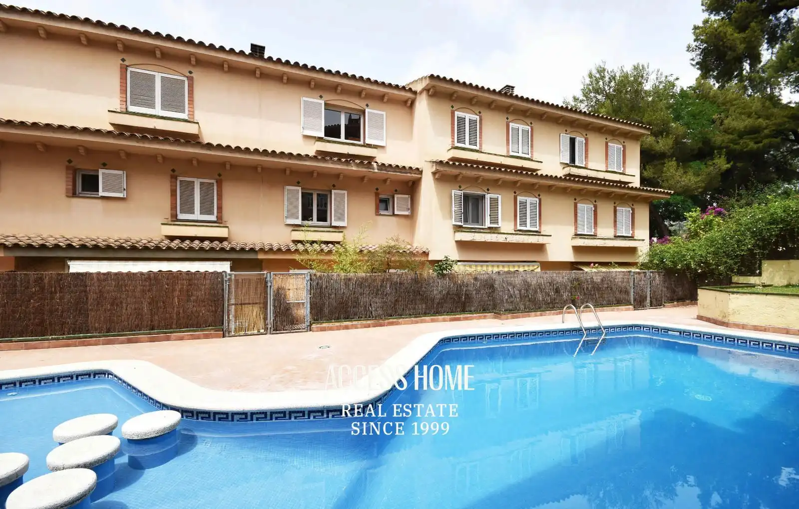 Exterior view of Houses for sale in Tiana  with Air Conditioner, Heating and Terrace