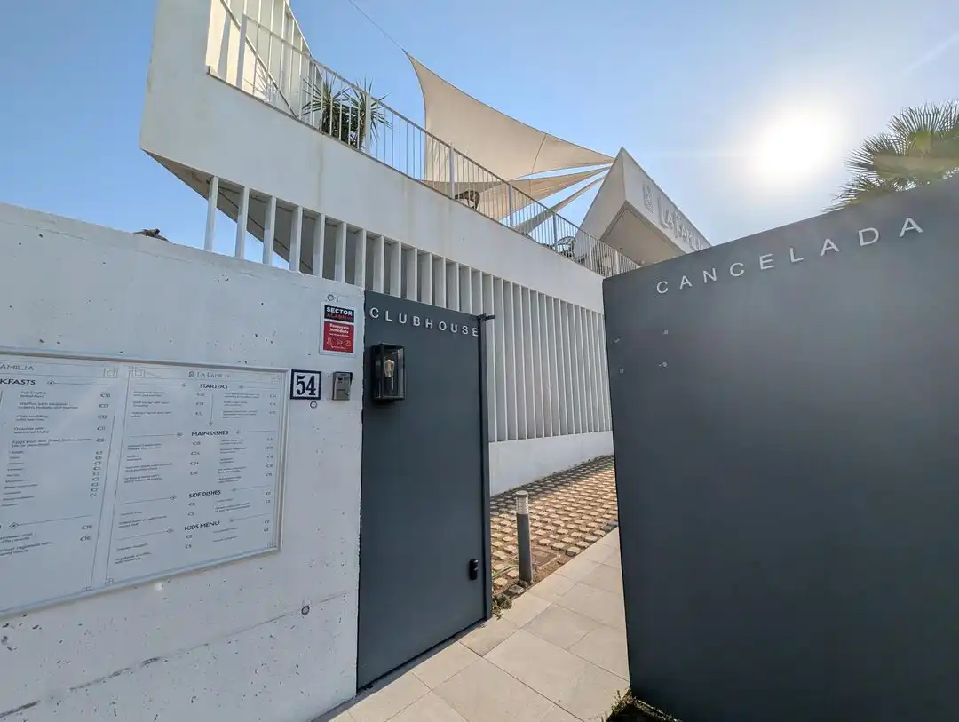 Exterior view of Attic for rent in Estepona  with Air Conditioner, Heating and Private garden