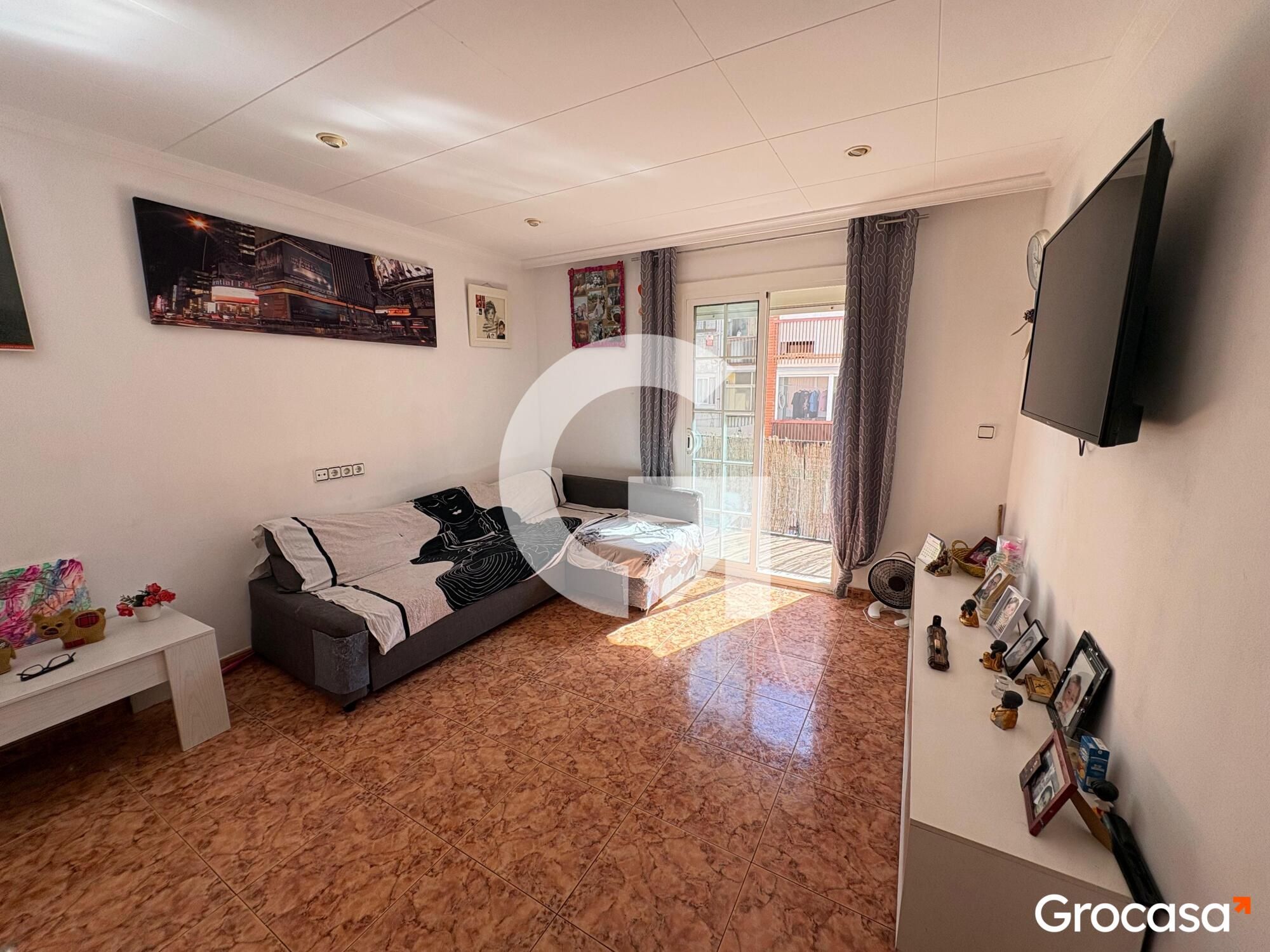 Living room of Flat for sale in Mataró  with Oven, TV and Balcony